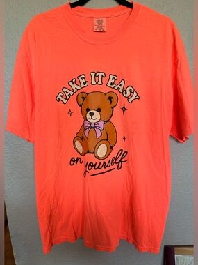 NWT EMY AVE COMFORT COLORS TAKE IT EASY ON YOURSELF TEDDY GRAPHIC TEE, CLARGE